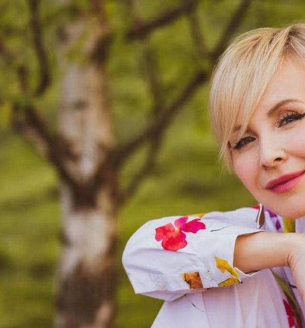 Danijela Martinović u kompletu koji dokazuje da cvjetni uzorak može biti pojam elegancije