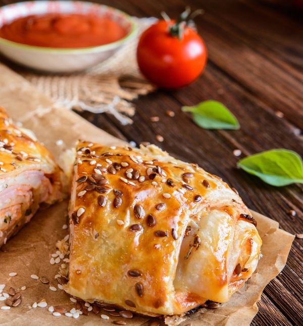 Lisnata savijača sa šunkom i sirom