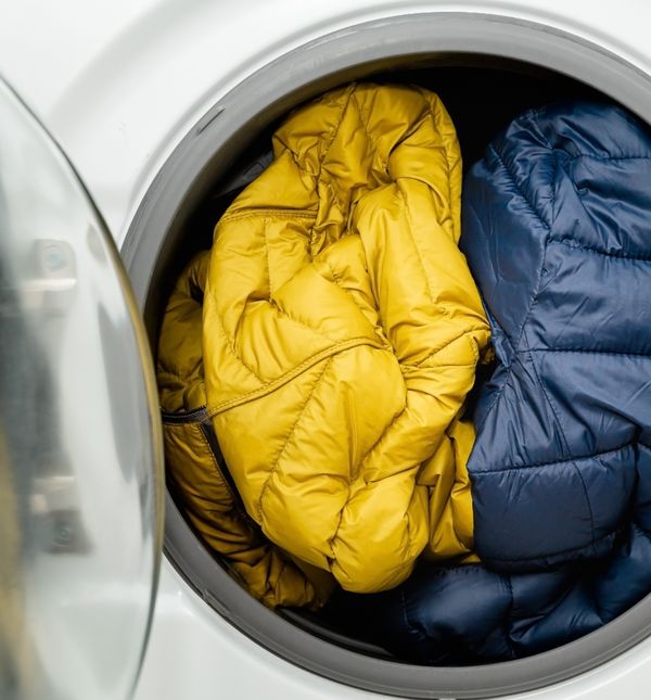 Perite pernate jakne na programu za osjetljivo rublje