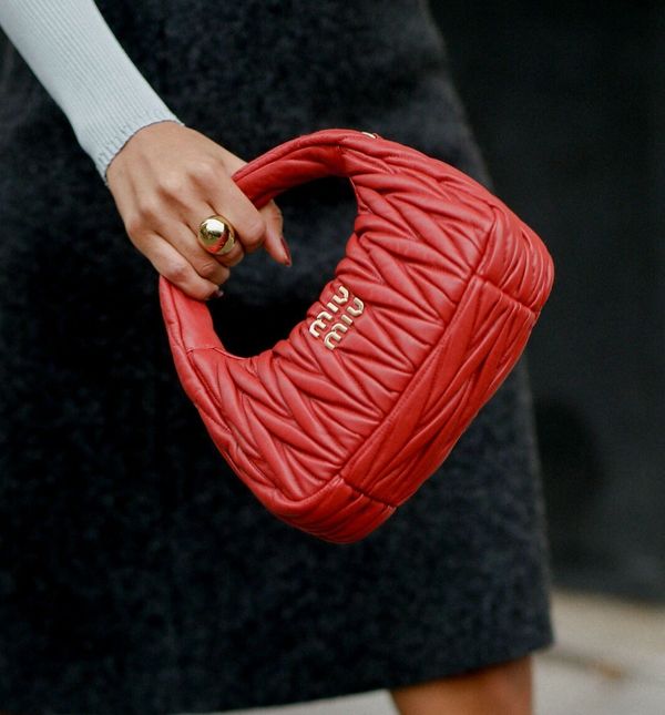 Efektna torbica podiže svako izdanje