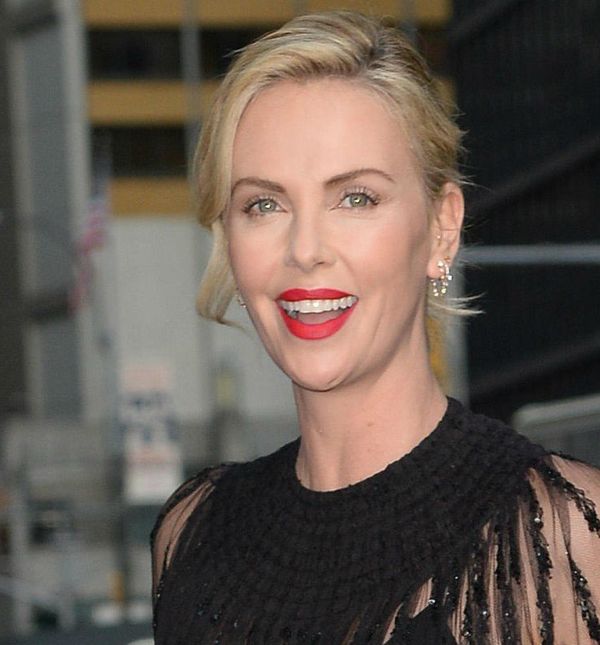 Charlize Theron na crvenom tepihu uvijek je sređena tip-top, ali u slobodno vrijeme bira opuštene kombinacije