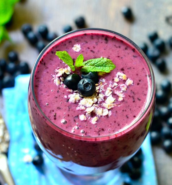 Ledeni napitak s borovnicama i kupinama