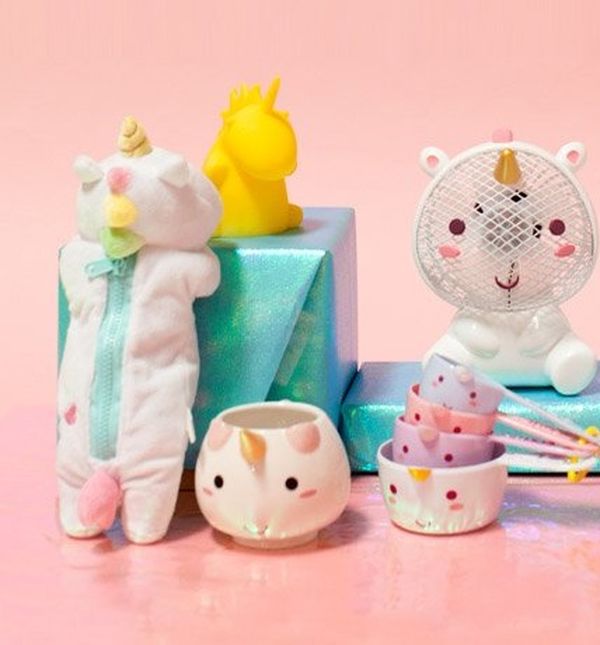 Ovaj čarobni paket stvoren je za rođendanski poklon svakoj ljubiteljici jednoroga