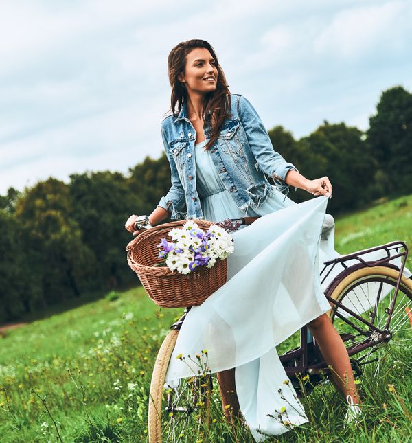 Ljetna haljina u kombinaciji s traper jaknom