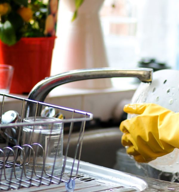 Perilica posuđa u prosjeku troši 50 posto manje vode i 30 posto manje energije
