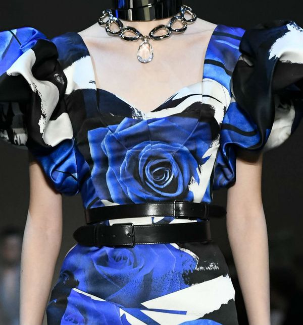 Najveći jesenski trend: crne haljine sa cvjetnim uzorkom