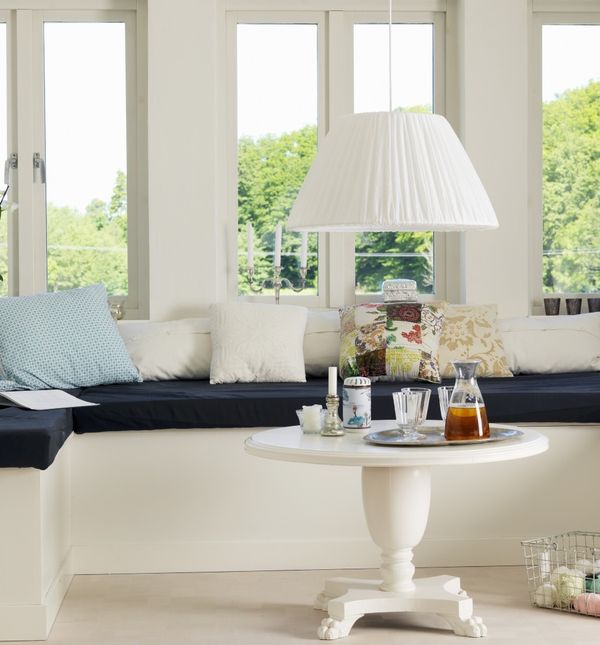 Idilična kućica na jezeru u Švedskoj