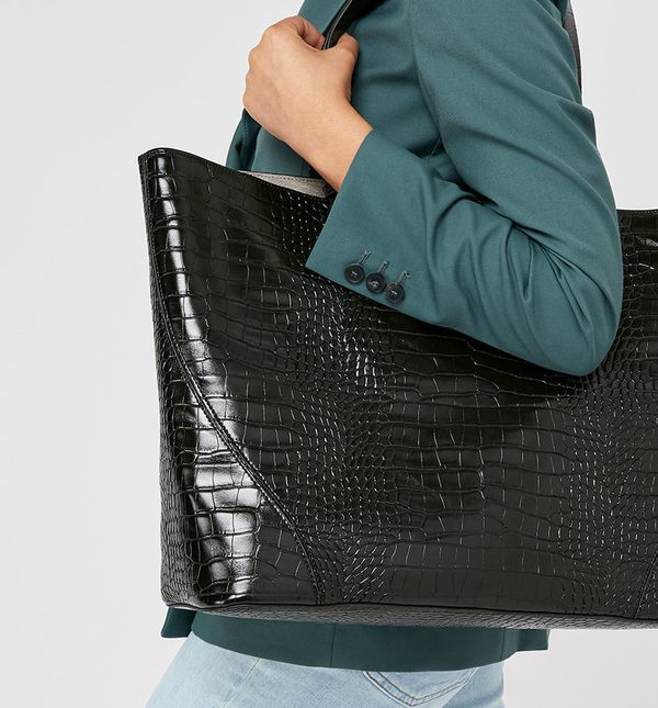 Predimenzionirane torbe novi su trend, pogotovo u kombinaciji s krokodilskim finišem