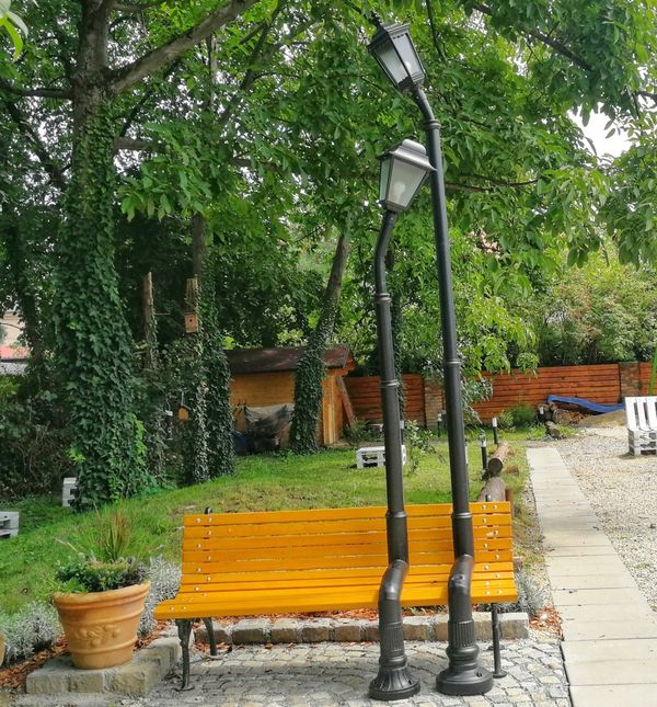 Zaljubjene lampe u \'skrivenom dvorištu\'