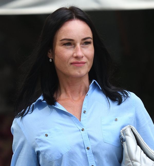 Crnokosa dama u Guessovim sandalama na zagrebačkoj špici - 3