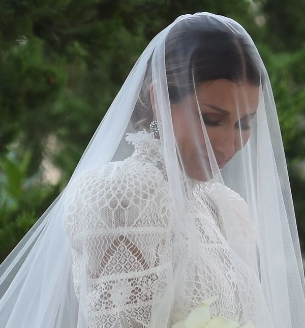 Ana Gruica Uglešić nosila je dug veo od tila na svojem crkvenom vjenčanju