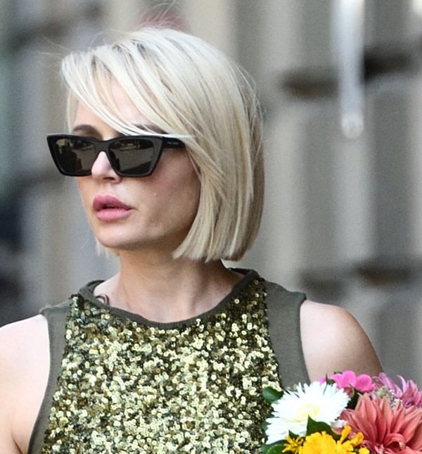 Plavokosa dama na zagrebačkoj špici u šljokičastoj haljini