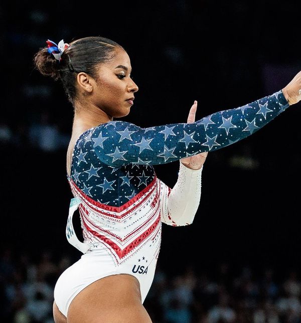 Brandi Love ajoyib jinsiy sherik tomonidan becerdin oladi Transgender jinsiy aloqa video