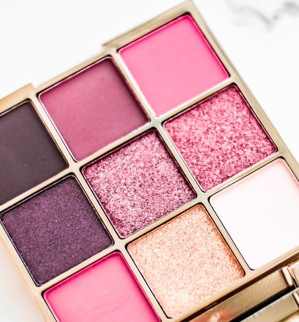 Sjenila za oči u pravilu su napravljene s formulama u prahu