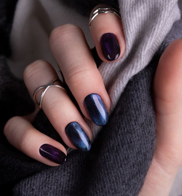 Tamnoplave manikure