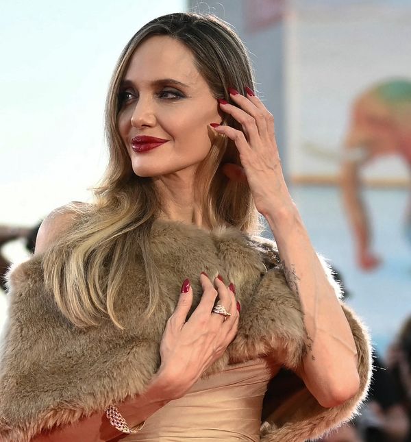 Angelina Jolie u kreaciji Tamare Ralph