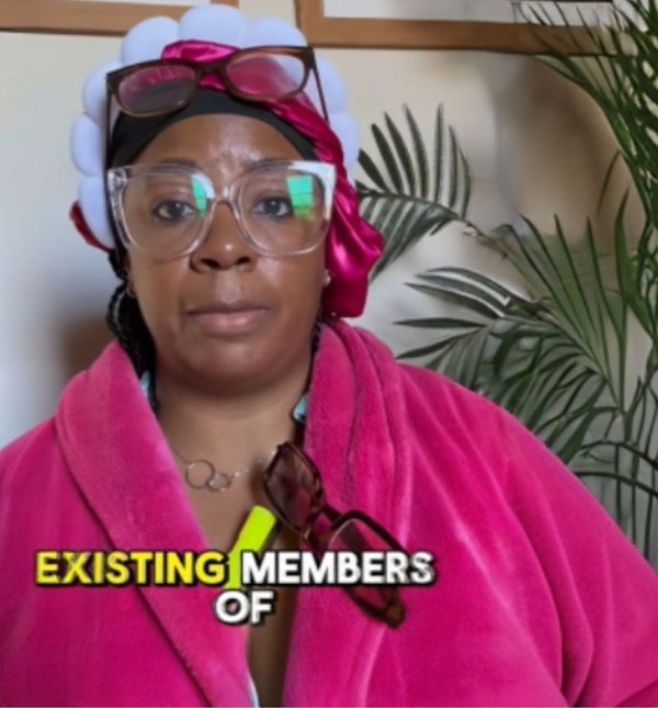 Melani Sanders u jednom od svojih 'We Do Not Care' videa