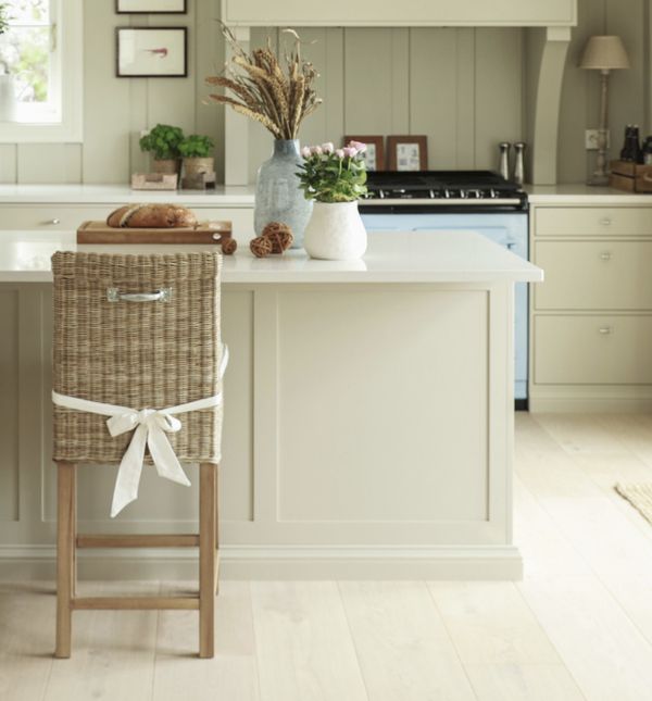 Pleteni stolci u kuhinji i blagovaonici