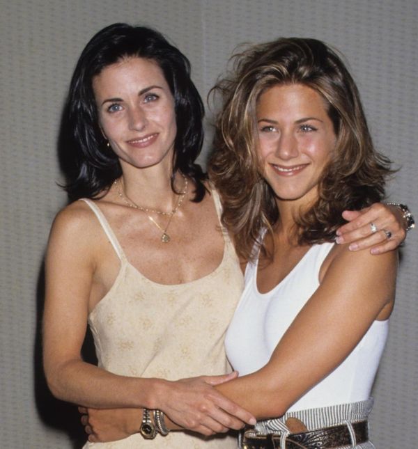 Courteney Cox i Jennifer Aniston 1994. godine