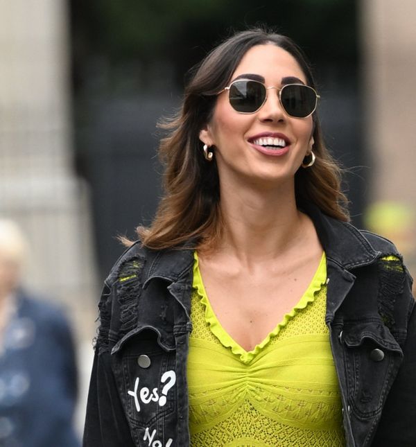 Street style u žutoj haljini