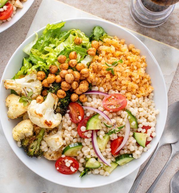 Salata sastavljena od namirnica sa Svakodnevnih 12 dr. Gregera