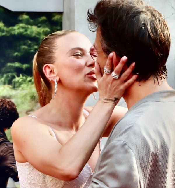 Neke slavne dame ljube u usta svoje kolege kao izraz prijateljstva