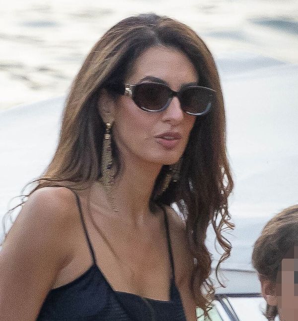 S ovom haljinom Amal Clooney nemoguće je pogriješiti – idealan je izbor za svaku priliku S ovom haljinom Amal Clooney nemoguće je pogriješiti – idealan je izbor za svaku priliku