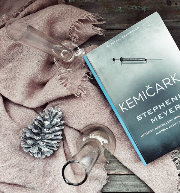 Knjiga 'Kemičarka' autorice Stephenie Meyer je napeti špijunski triler pun neočekivanih zapleta