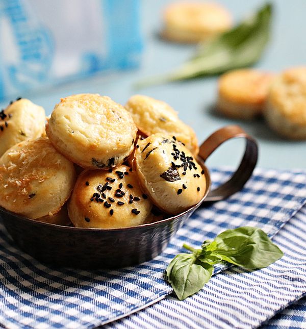 Pogačice sa sirom i bosiljkom