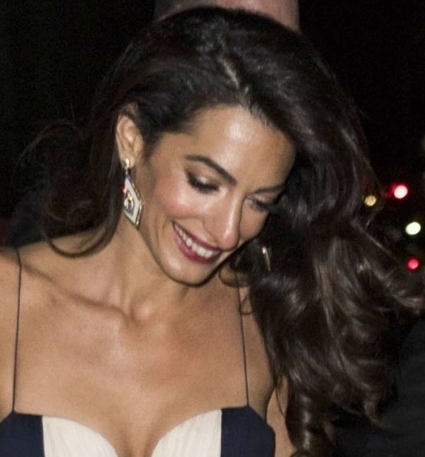 Amal Clooney u haljini koja se obavezno nosi bez grudnjaka