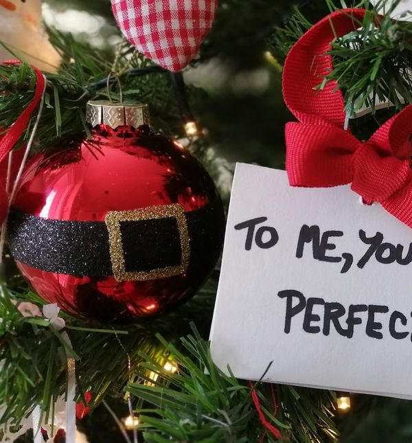 Ukras za bor s motivom iz filma Zapravo ljubav