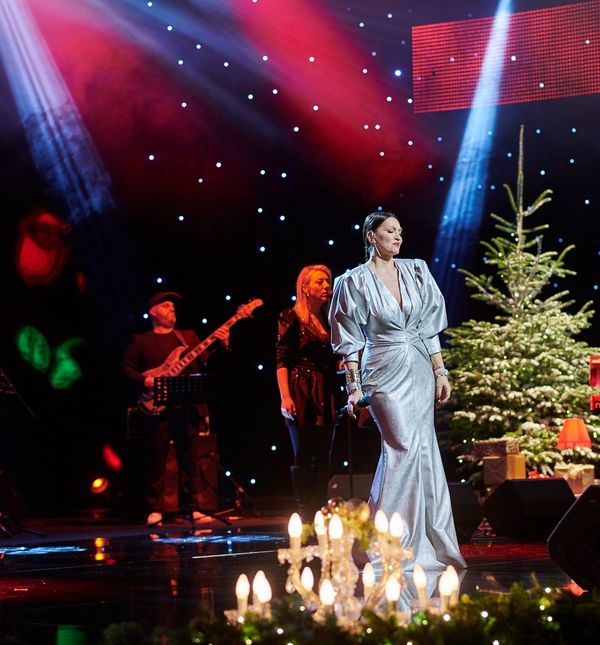 Nina Badrić u haljini domaćeg brenda Krie Design na koncertu Želim život