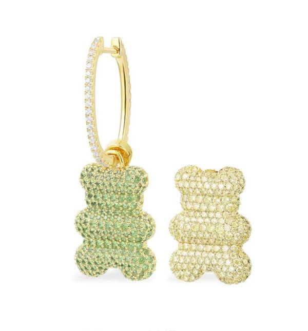 Helena Livaković nosi naušnice u obliku medvjedića brenda APM Monaco