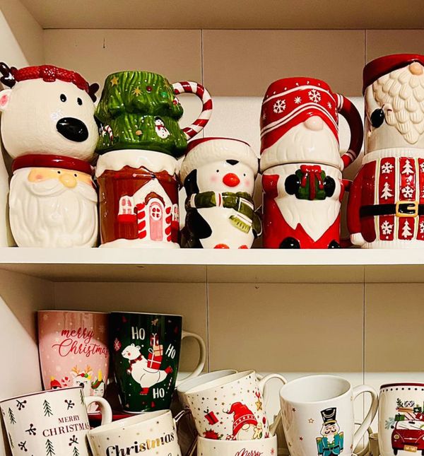 Impresivna kolekcija božićnih šalica Mateje Hlašć iz Zagreba