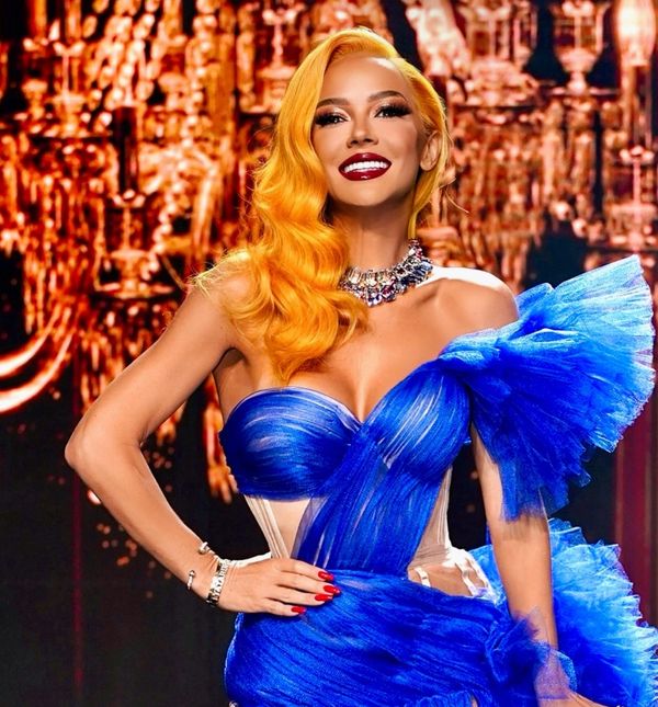 Maja Šuput u plavoj haljini od tila u trećoj polufinalnoj emisiji Supertalenta