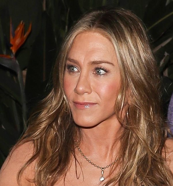 Jennifer Aniston u crnom kombinezonu u večernjem izlasku u Los Angelesu - 2