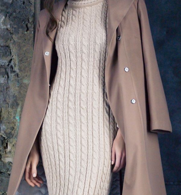 Mnoge žene vole pletene haljine koje prate liniju tijela