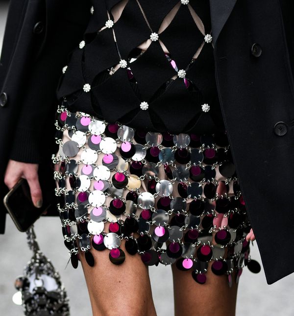 Kombinacija sa šljokičastom suknjom