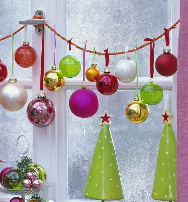 Kuglicama za bor možete okititi i prozor