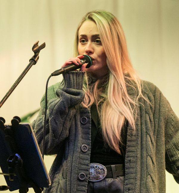 Albina Grčić na koncertu u Kaštelima