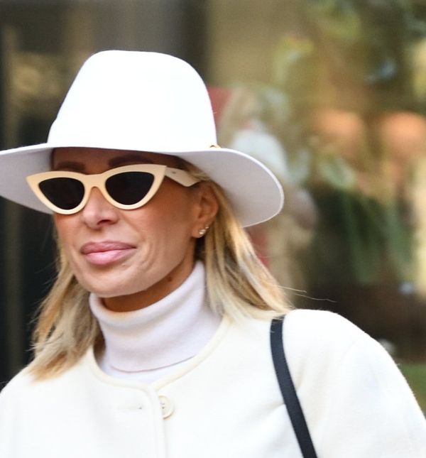 Street style izdanje u ružičastim hlačama