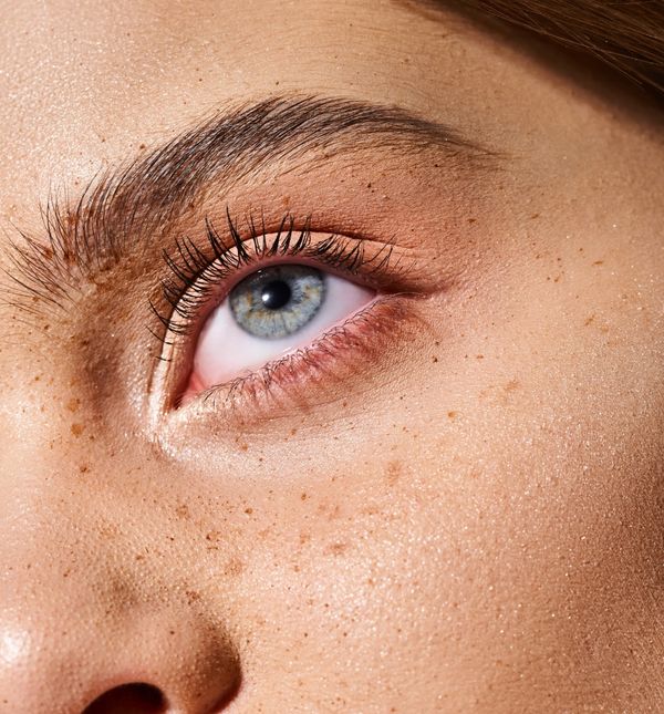 Mladi diljem svijeta crtaju podočnjake kako bi im oči izgledale umorno