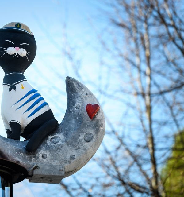 Skupltura Povratak mačka Džingiskana u Šibeniku