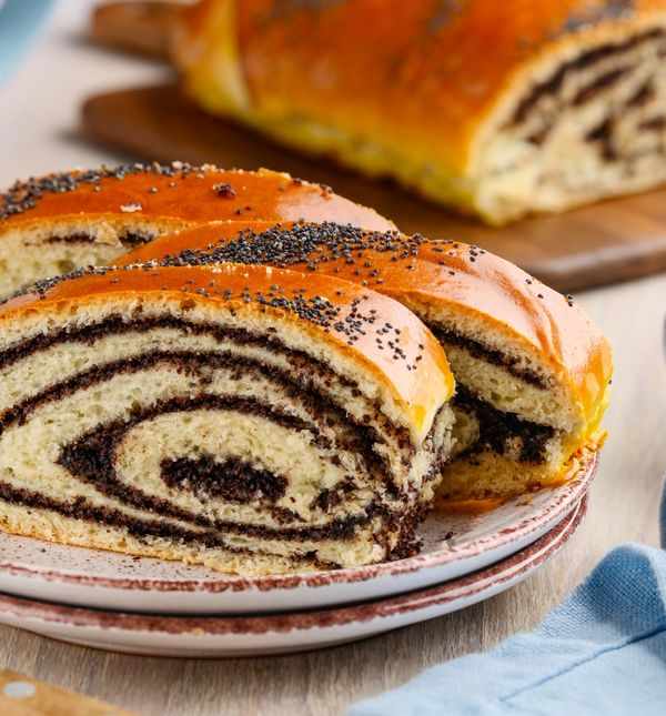 Makovnjača je popularan tradicionalni kolač s dizanim tijestom