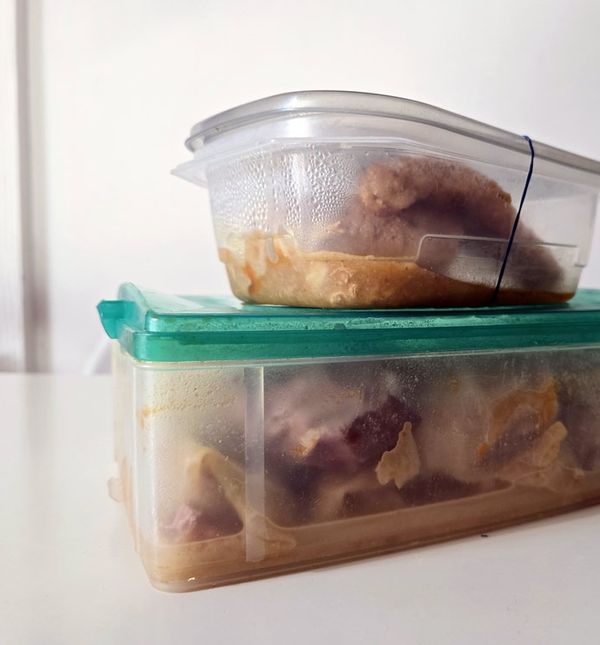 Posudice s hranom znak su brige i pokazatelj da netko misli na vas