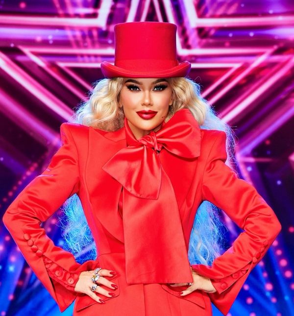 Maja Šuput u crvenom odijelu u finalu Supertalenta