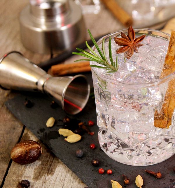 Božićni džin-tonik s okusom medenjaka