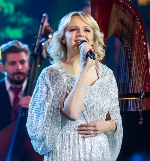 Tajči u srebrnoj haljini na Božićnom koncertu u Ciboni