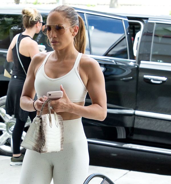 Jennifer Lopez u bijelim tajicama