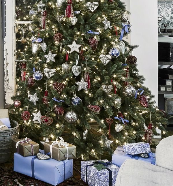 Svatko ima svoj stil kićenja božićnog drvca i svaki je lijep na svoj način